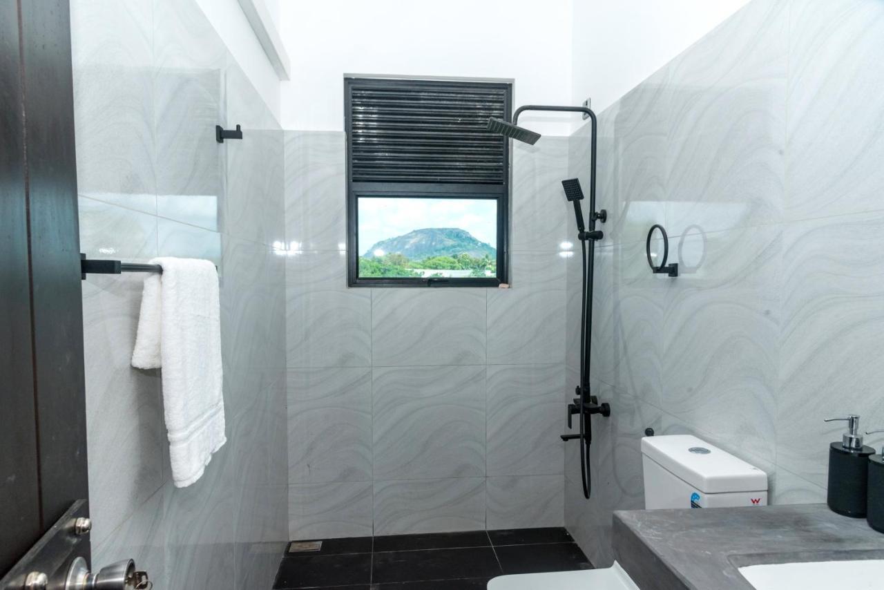 Black Mustang Hotel Дамбула Екстериор снимка