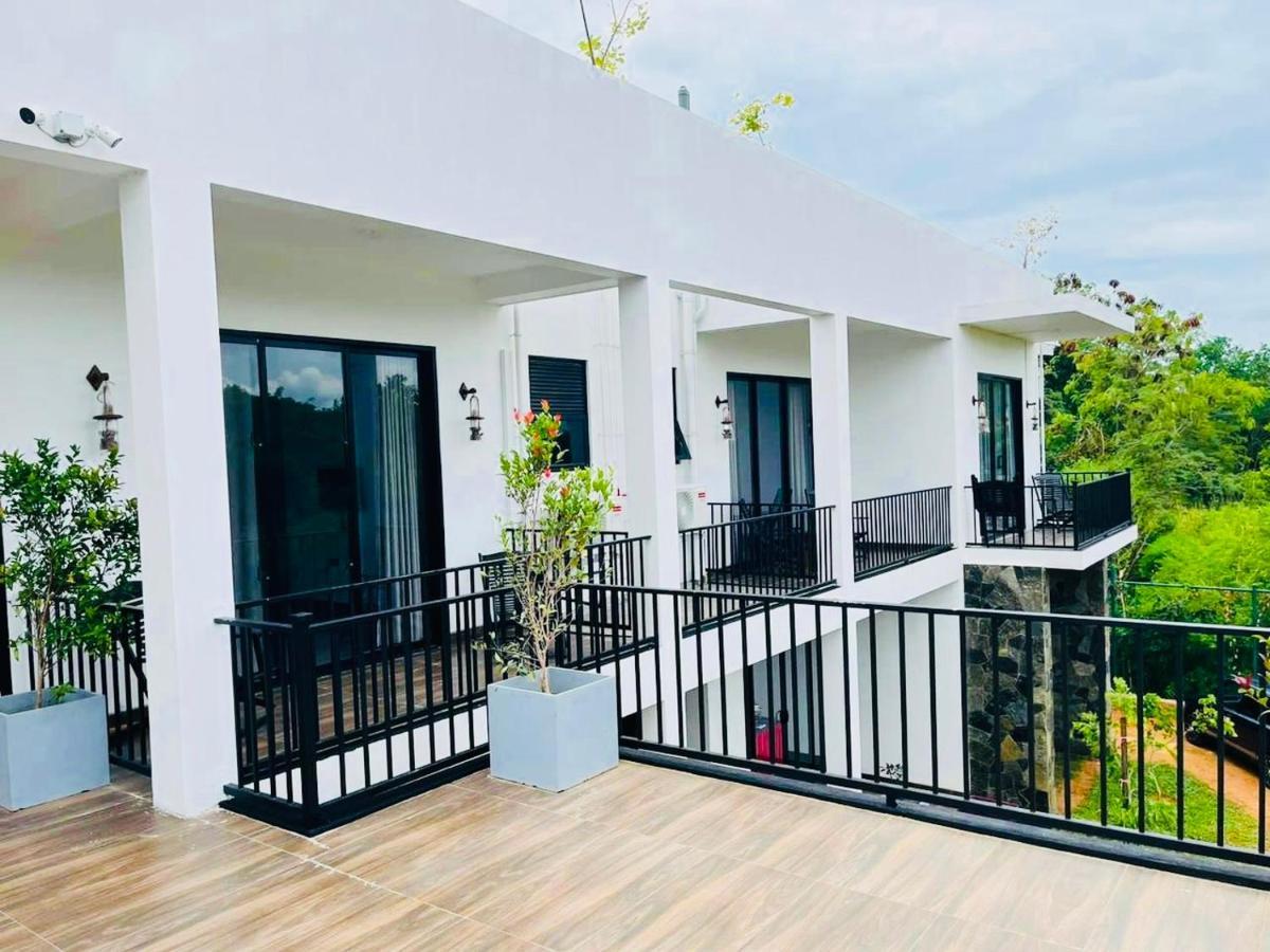Black Mustang Hotel Дамбула Екстериор снимка