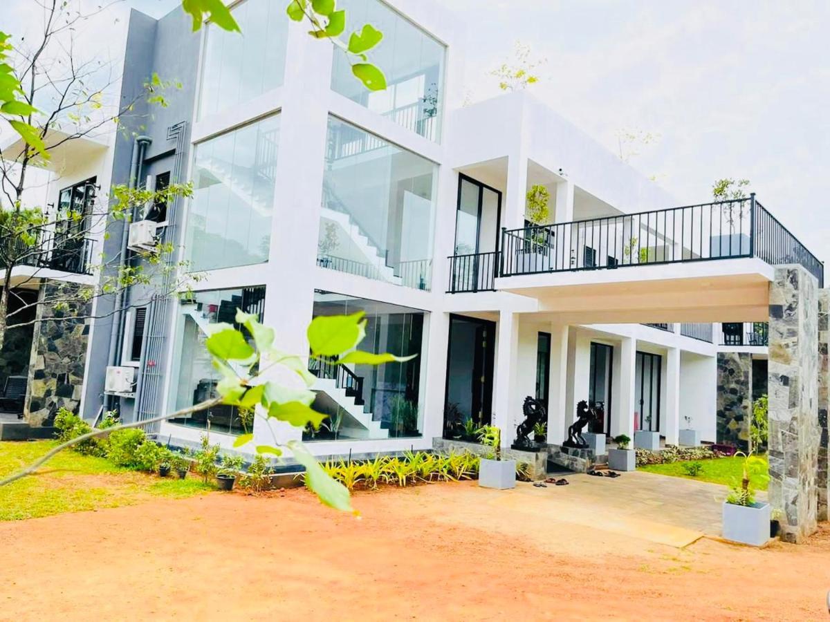 Black Mustang Hotel Дамбула Екстериор снимка